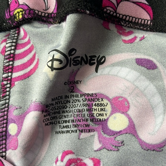 NWT Disney Alice in Wonderland Platinum Capri Legging-Liquid Black Cheshire Cat - Picture 8 of 10
